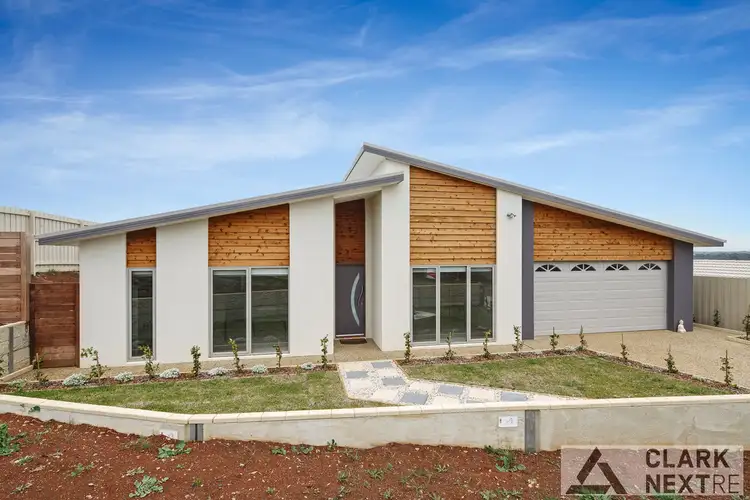 7 Heyington Place, Drouin VIC 3818
