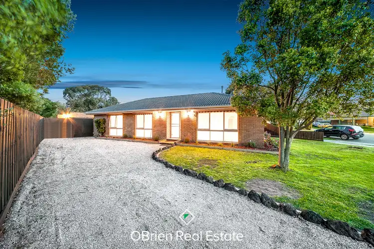 2 Eyre Court, Cranbourne North VIC 3977