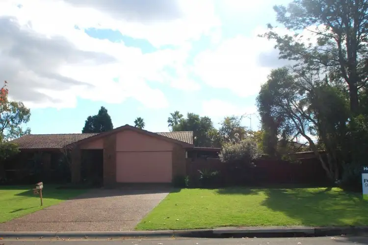 1 Horseshoe Circuit, St Clair NSW 2759