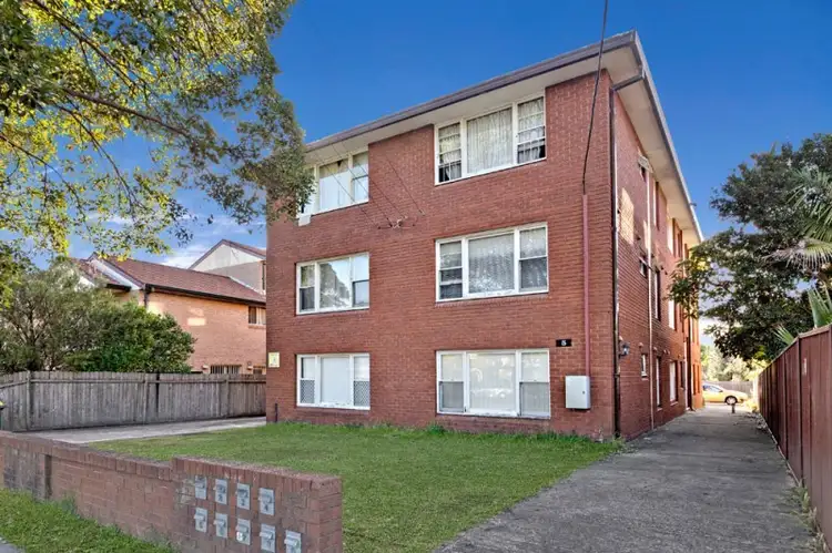 Main view of Homely unit listing, 2/5 Seventh Avenue, Campsie NSW 2194