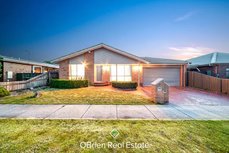 31 Horsfield Street, Cranbourne North VIC 3977