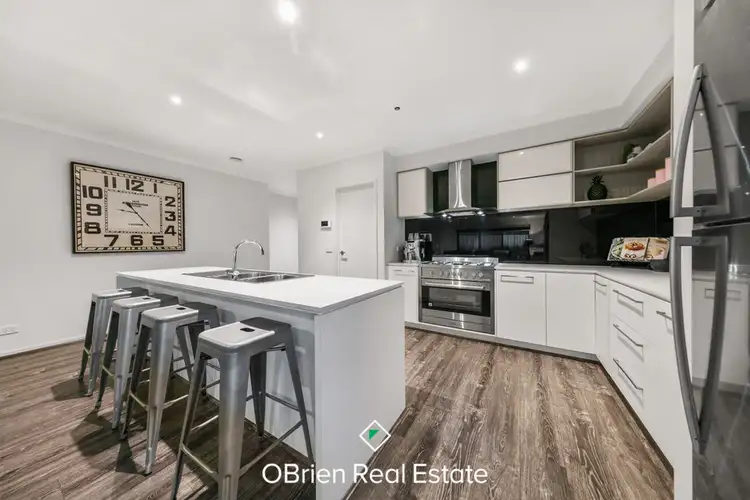 Second view of Homely house listing, 5 Christie Court, Pakenham VIC 3810