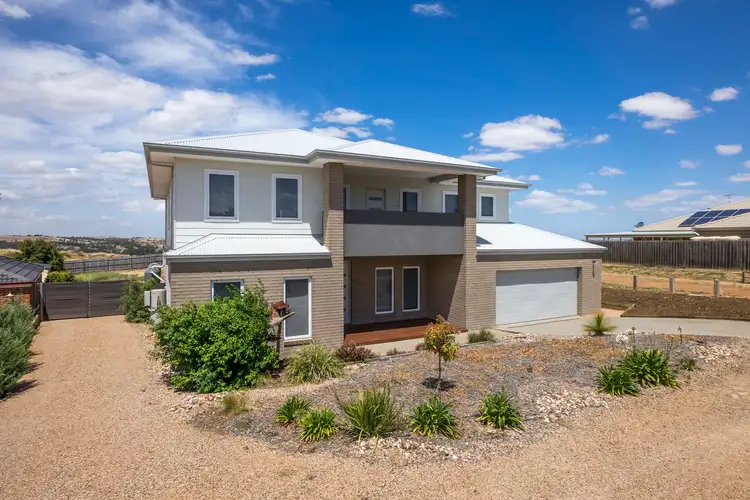 33 Maddison Circuit, Bacchus Marsh VIC 3340
