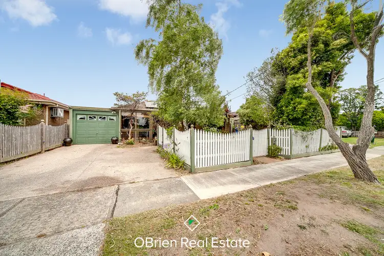 8 Clairmont Avenue, Cranbourne VIC 3977
