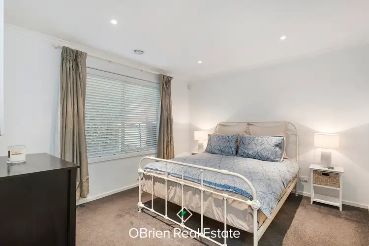Fifth view of Homely unit listing, 2/8 Kassan Gardens, Endeavour Hills VIC 3802