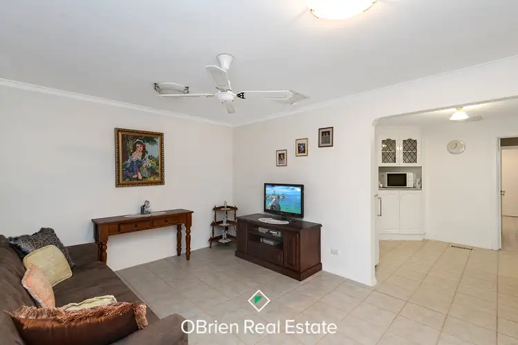 Fifth view of Homely house listing, 2 Legg Court, Endeavour Hills VIC 3802
