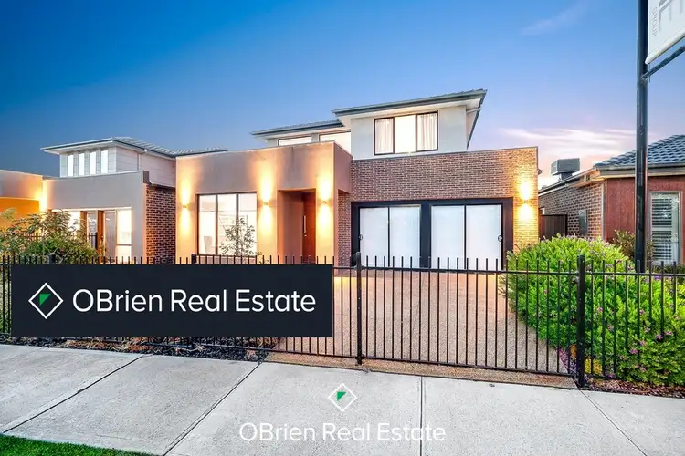 8 Bonnington Boulevard, Clyde North VIC 3978