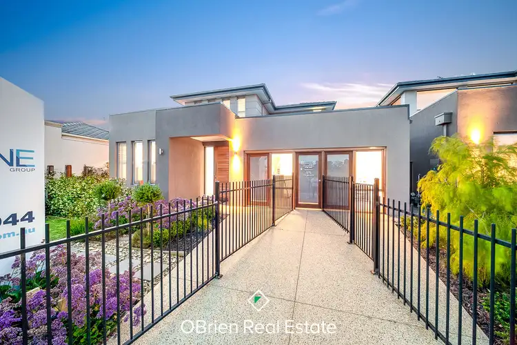 10 Bonnington Boulevard, Clyde North VIC 3978