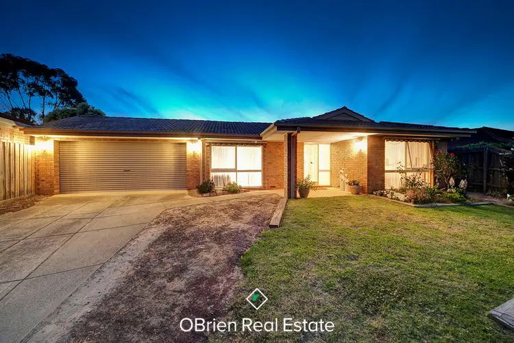 21 Hoysted Avenue, Cranbourne North VIC 3977