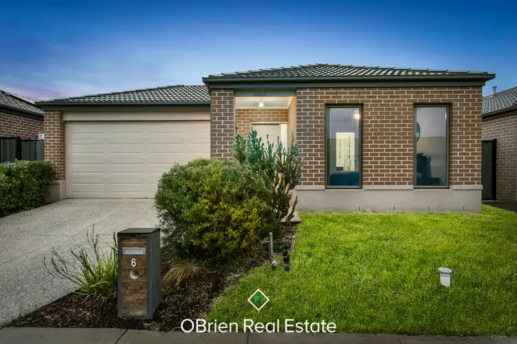 6 Fleuve Rise, Clyde North VIC 3978