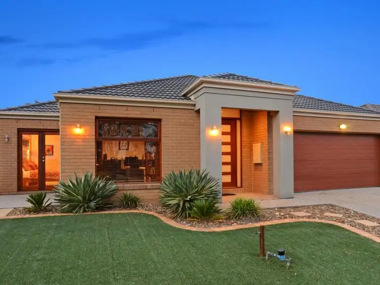 13 Oxford Drive, Hillside VIC 3037