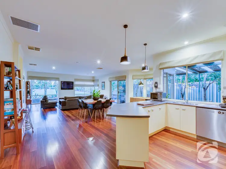 Fourth view of Homely house listing, 6 Lancelot Court, Hillside VIC 3037