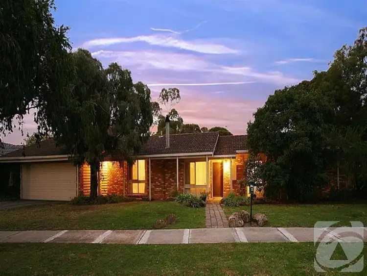 15 Pindari Avenue, Taylors Lakes VIC 3038