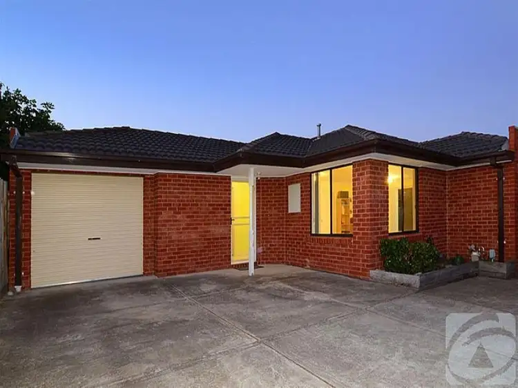 2/2 Green Gully Close, Keilor Downs VIC 3038