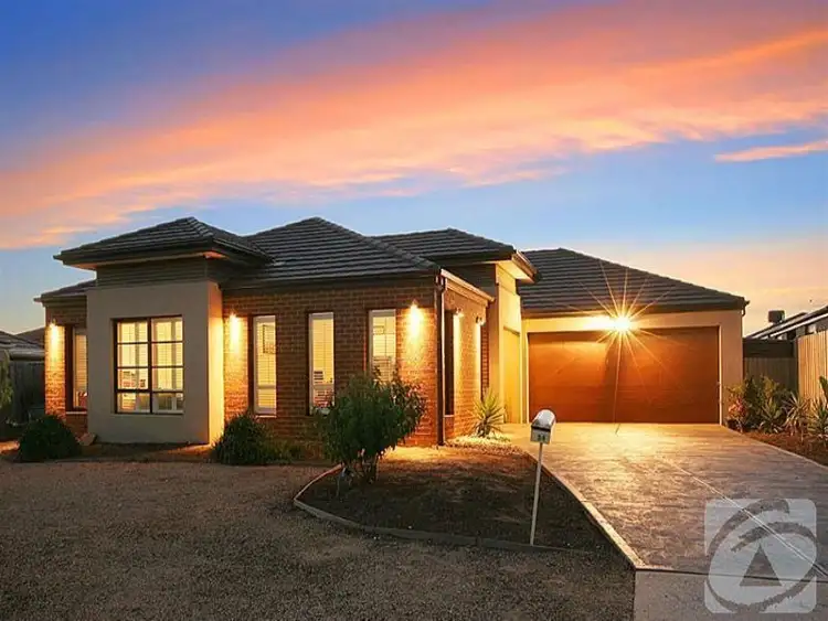 34 Balmain Circuit, Taylors Hill VIC 3037