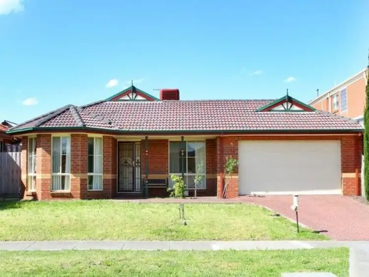 8 Cambridge Crescent, Taylors Lakes VIC 3038