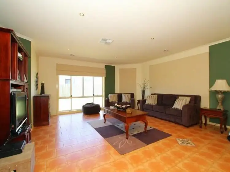 Fifth view of Homely house listing, 8 Cambridge Crescent, Taylors Lakes VIC 3038