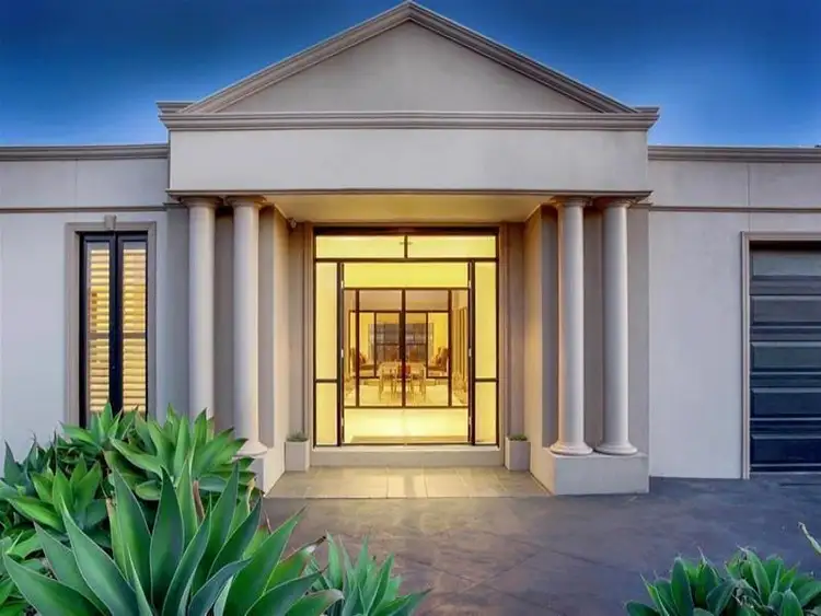 5 Sussex Grove, Taylors Hill VIC 3037