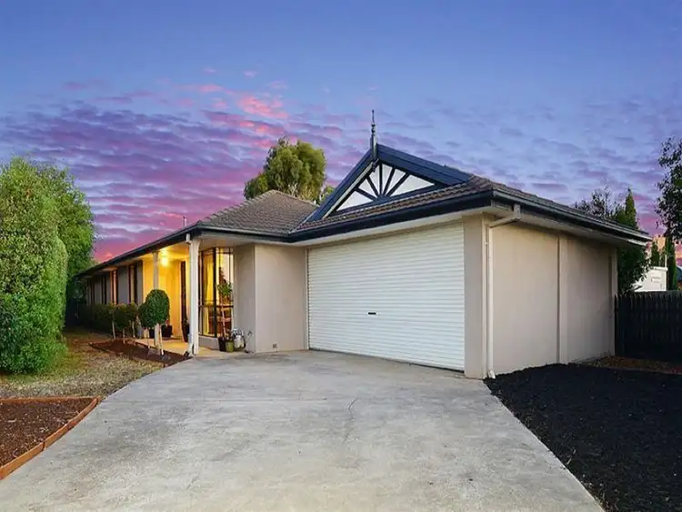 11 Rockwall Close, Sydenham VIC 3037