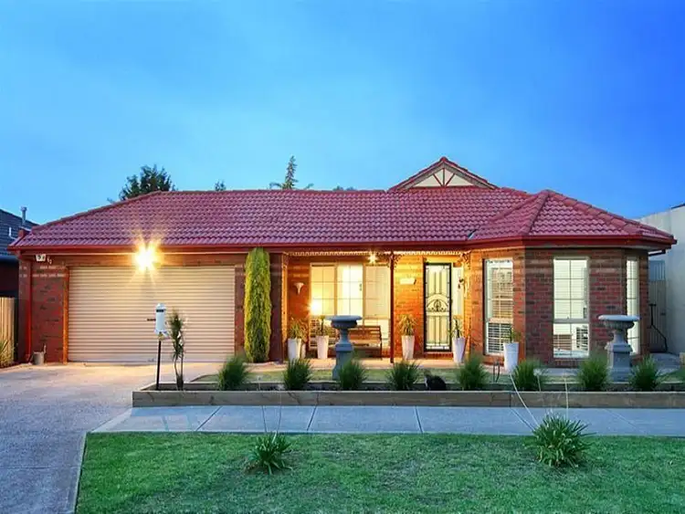 10 Delbridge Drive, Sydenham VIC 3037