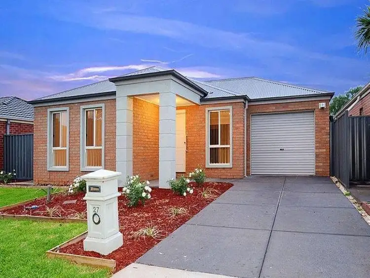 27 Klippel Way, Caroline Springs VIC 3023