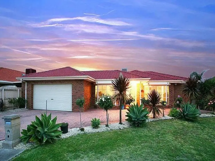 2 Honeysuckle Avenue, Hillside VIC 3037
