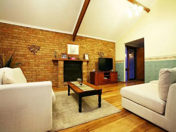 Sixth view of Homely house listing, 2 Rhode Island Court, Taylors Lakes VIC 3038