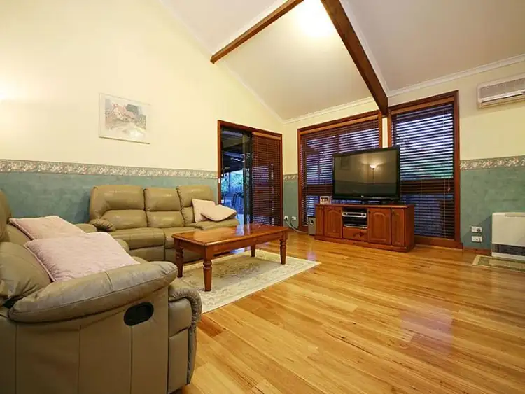 Seventh view of Homely house listing, 2 Rhode Island Court, Taylors Lakes VIC 3038