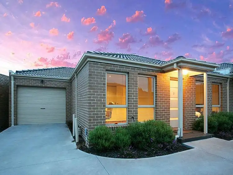 2/8 Buckingham Street, Sydenham VIC 3037