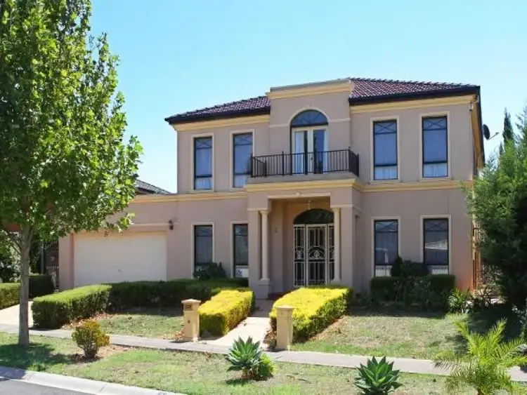 2 Nolan Place, Taylors Lakes VIC 3038