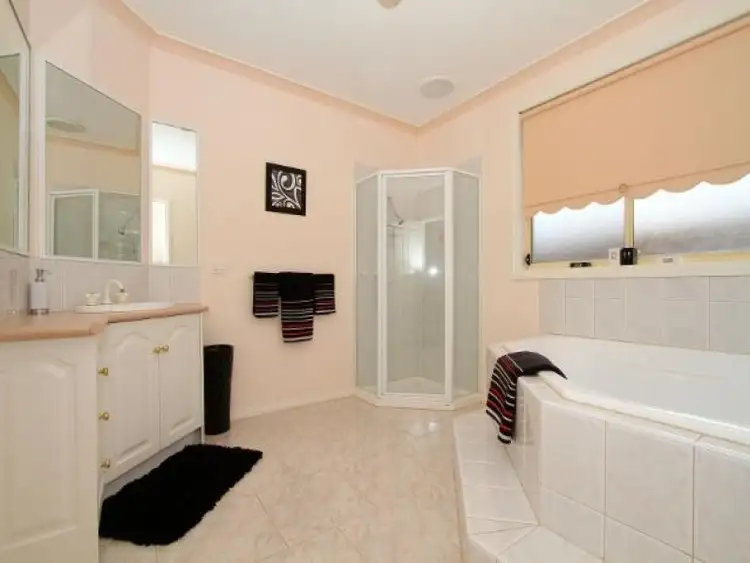 Seventh view of Homely house listing, 2 Lyell Place, Taylors Lakes VIC 3038