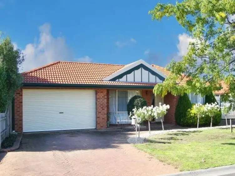 10 Bradley Drive, Hillside VIC 3037