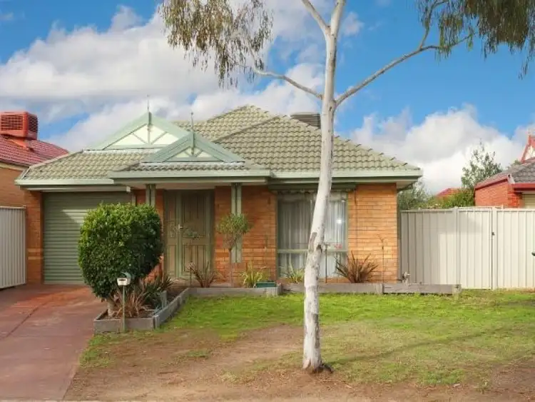 4 Sharrock Close, Caroline Springs VIC 3023