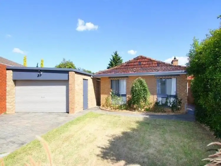 5 Commodore Court, Taylors Lakes VIC 3038