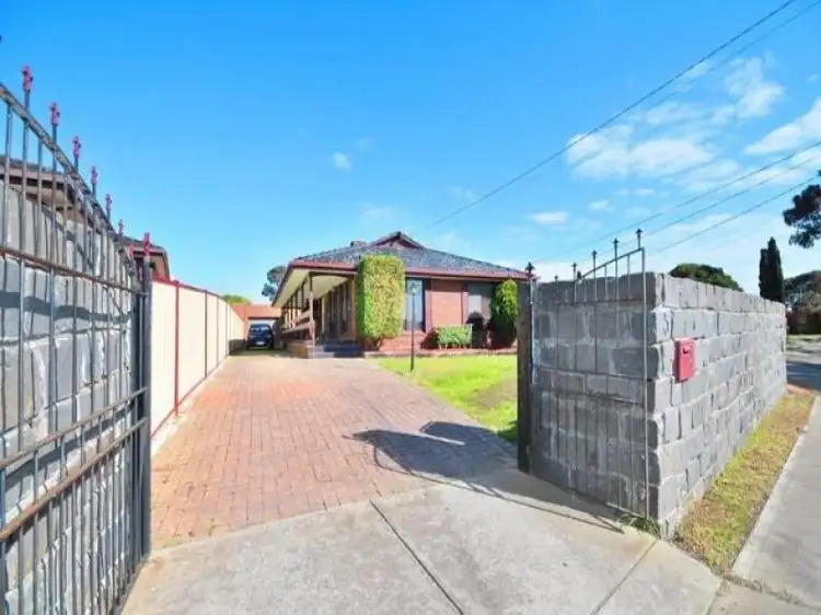 Second view of Homely house listing, 5 Narong Place, Keilor Downs VIC 3038