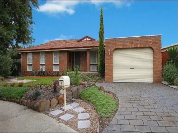 7 Innes Court, Taylors Lakes VIC 3038