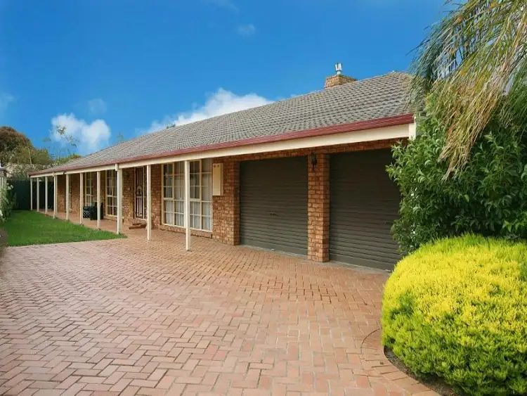 2 Rainbow Court, Taylors Lakes VIC 3038