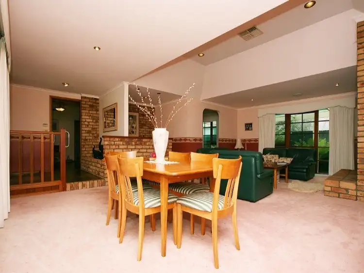 Sixth view of Homely house listing, 2 Rainbow Court, Taylors Lakes VIC 3038