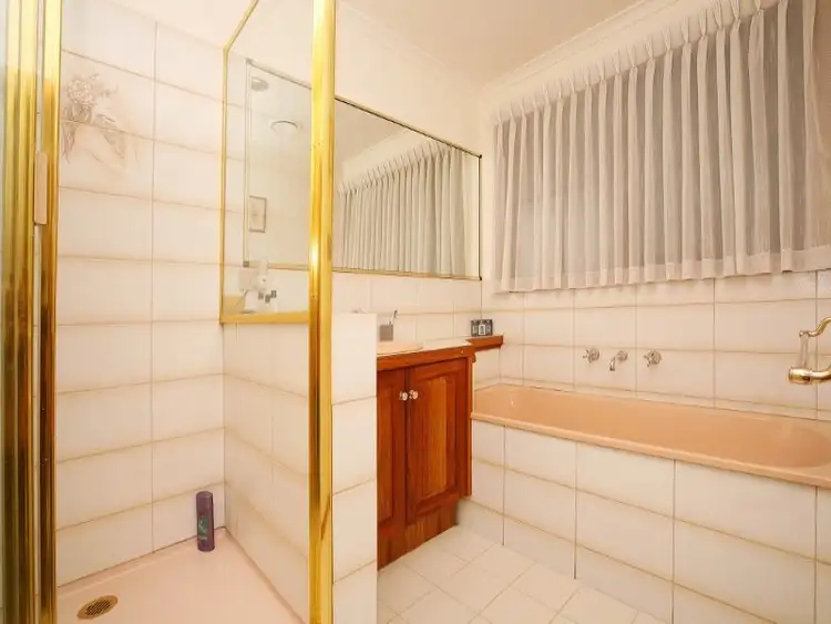 Seventh view of Homely house listing, 2 Rainbow Court, Taylors Lakes VIC 3038