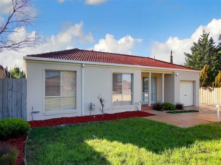 1/2 Buckingham Street, Sydenham VIC 3037