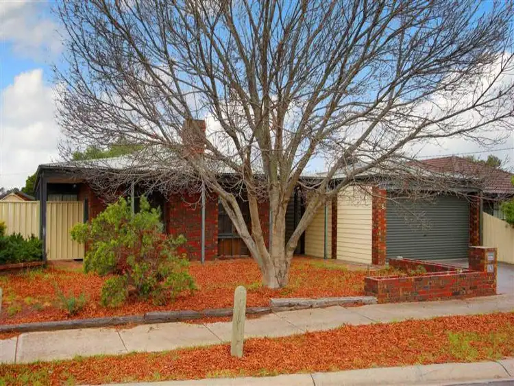 8 Montrose Court, Sydenham VIC 3037