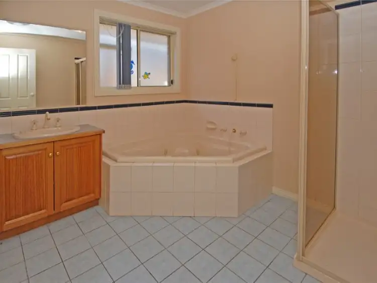 Fourth view of Homely house listing, 33 Golden Way, Hillside VIC 3037