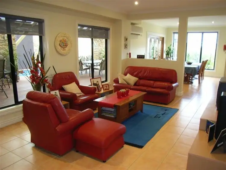 Sixth view of Homely house listing, 6 Queensberry Court, Hillside VIC 3037