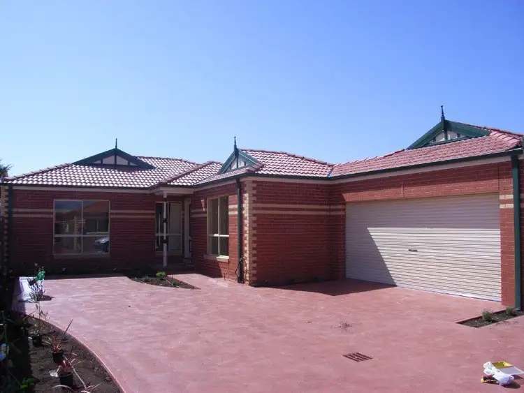 2/12 Lily Drive, Sydenham VIC 3037