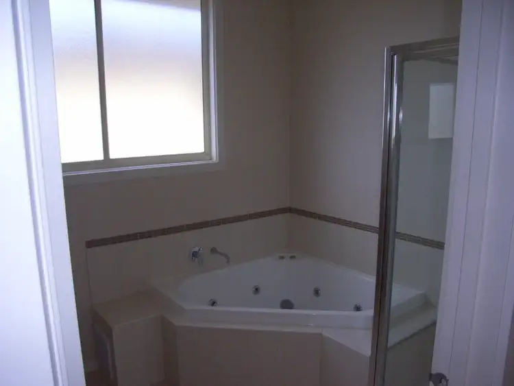 Seventh view of Homely apartment listing, 2/1A Thorogood Crt, Taylors Lakes VIC 3038