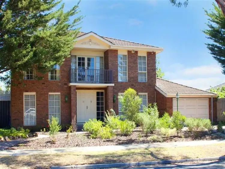 11 Pindari Avenue, Taylors Lakes VIC 3038