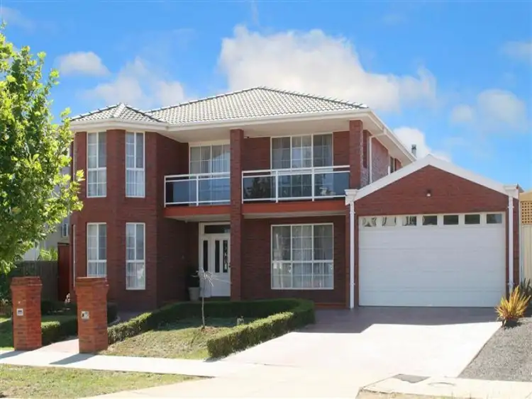 5 Mackenzie Close, Taylors Lakes VIC 3038