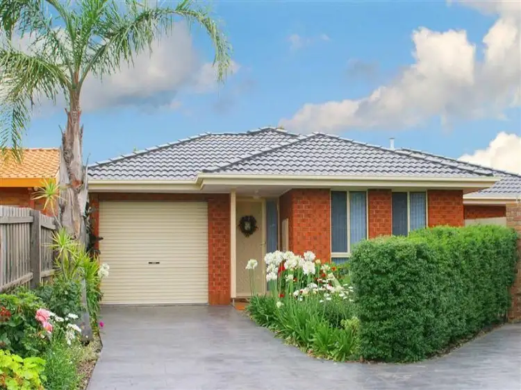 2/16 Santos Crt, Keilor Downs VIC 3038