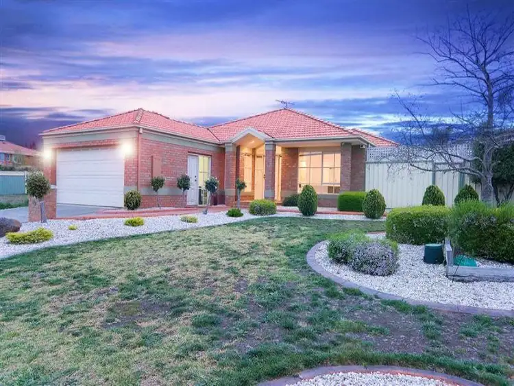 7 Leichardt Close, Taylors Lakes VIC 3038