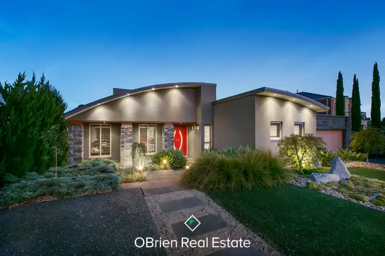 18 Bryn Mawr Boulevard, Berwick VIC 3806